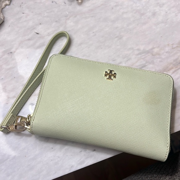 Green Tory Burch wallet/wristlet - Picture 1 of 4